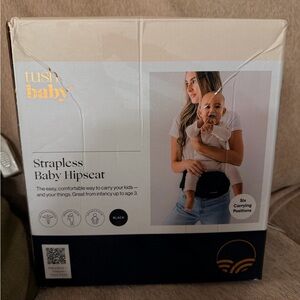 NEW IN BOX TushBaby Strapless Baby Hipseat - Black